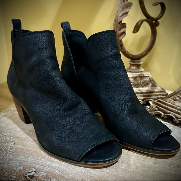 EUC Lucky Brand Black Quality Leather Ankle Boots/"Shooties". Size 6.5 - Picture 1 of 12